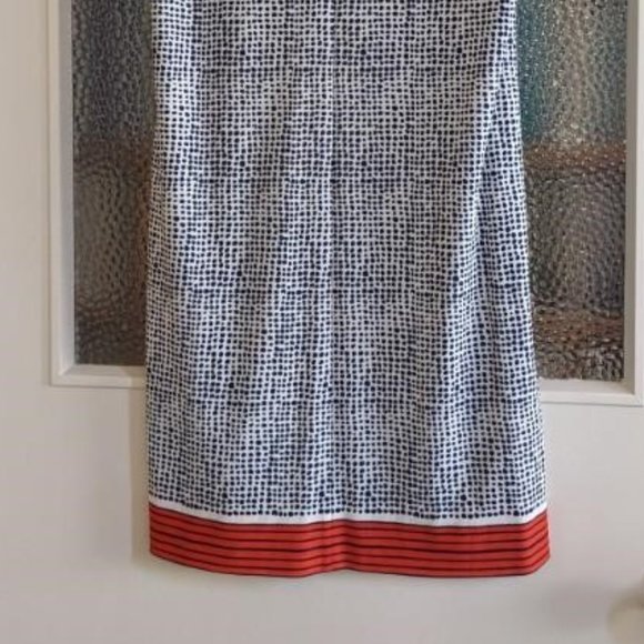 Fun Lively Shift Dress, Short-sleeve Swingy Bold Hem, Great for Summer - Picture 9 of 15